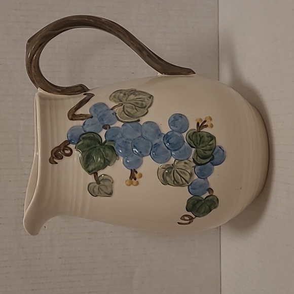 Vintage Metlox Poppytrail Pitcher with Blue Grapes - Picture 3 of 16
